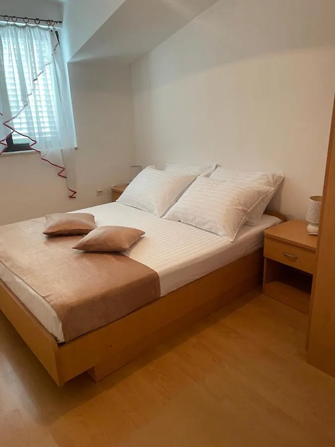 Apartment Enna Kastela Croatia